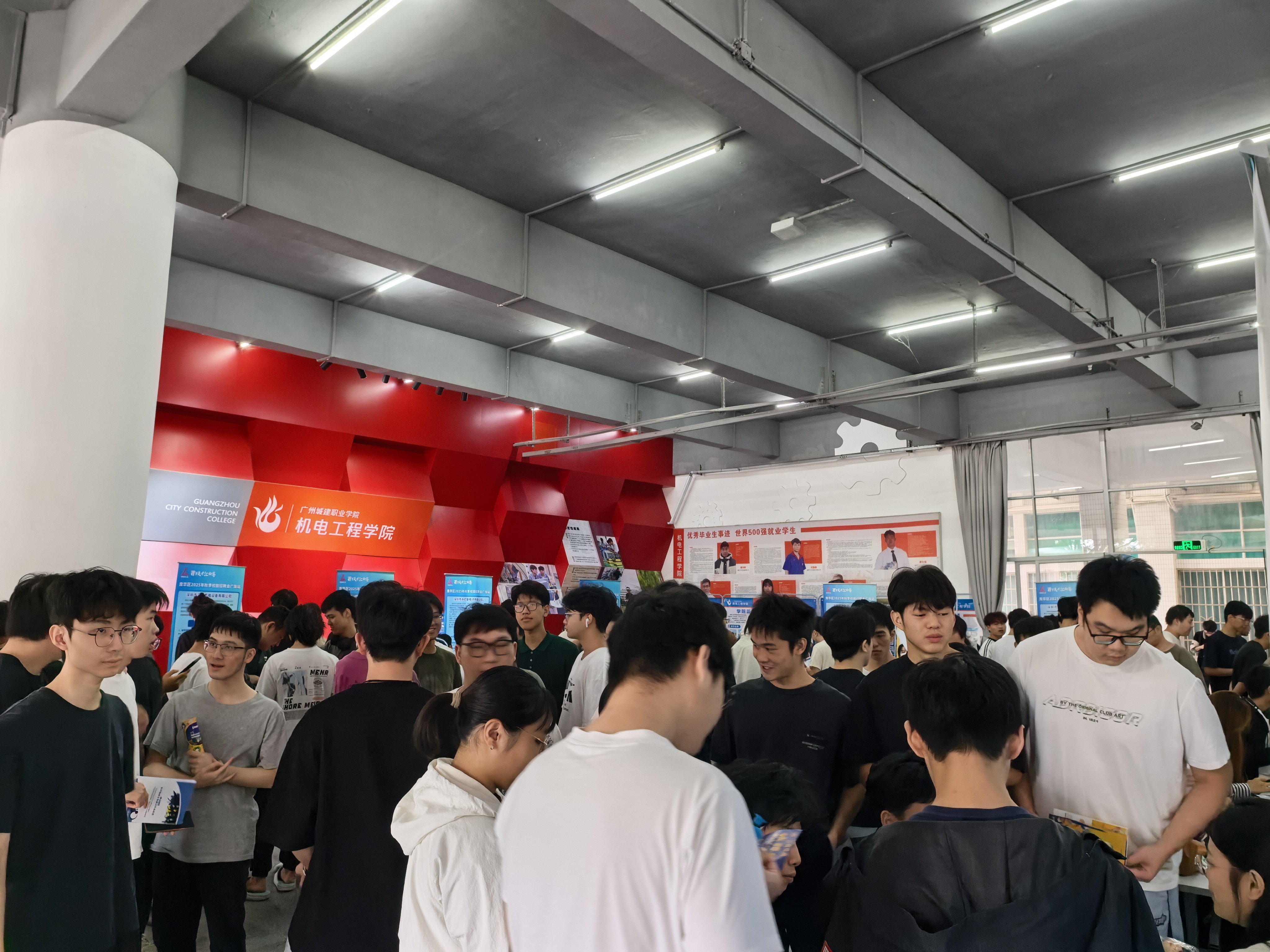 “名企专列满载而归”！龙华区2025年秋季校园招聘系列活动落幕