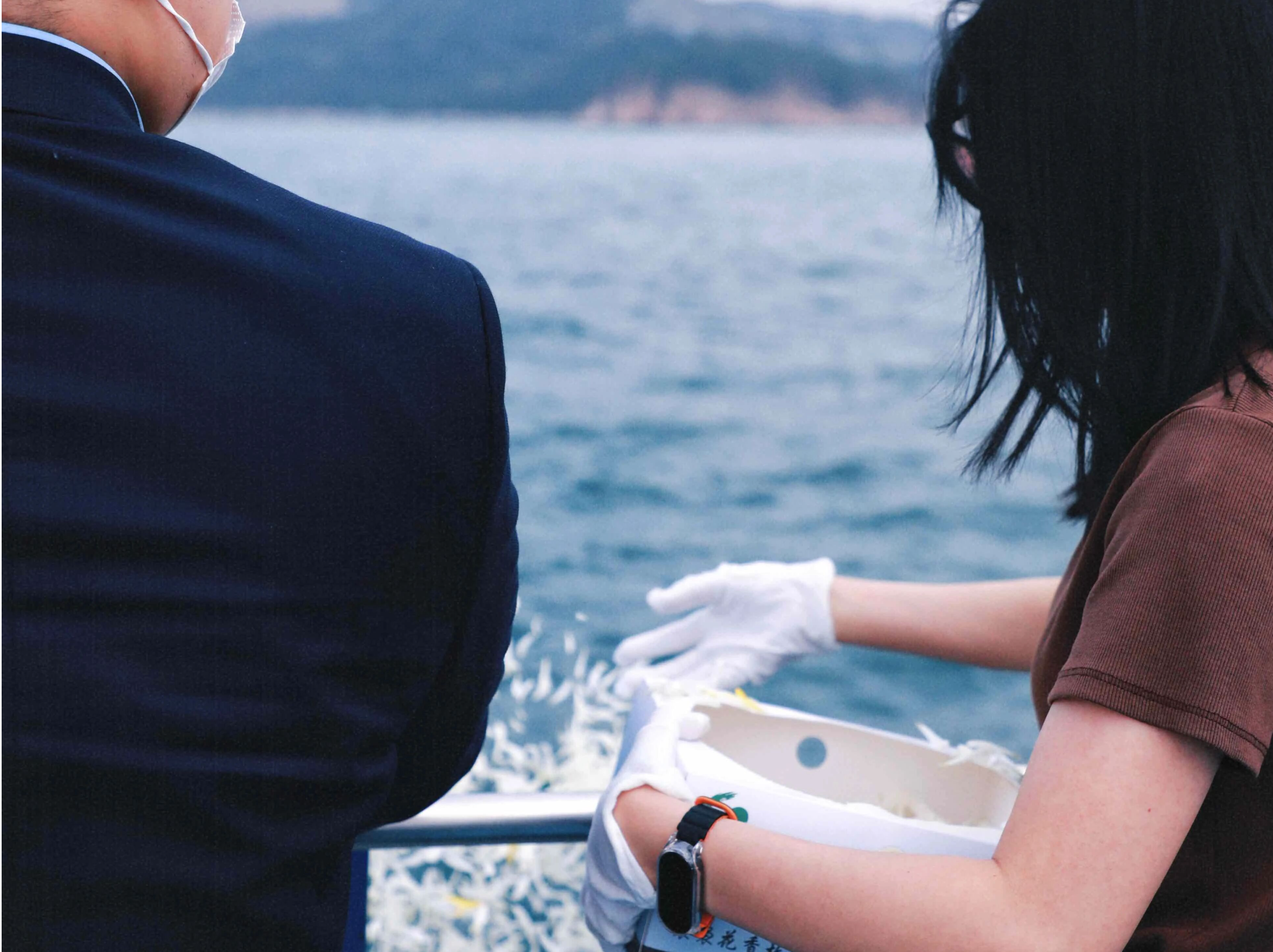 深圳举行第52次骨灰海葬活动