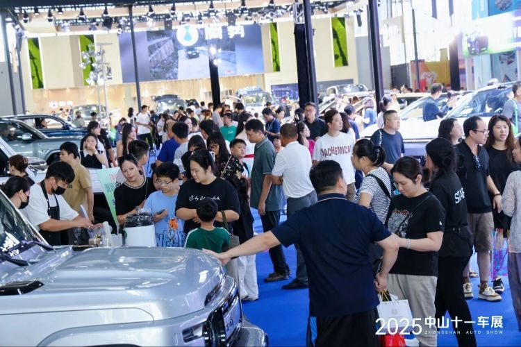 郭文海走访调研国庆车展房展：持续优化消费供给 更好集聚人气激发活力