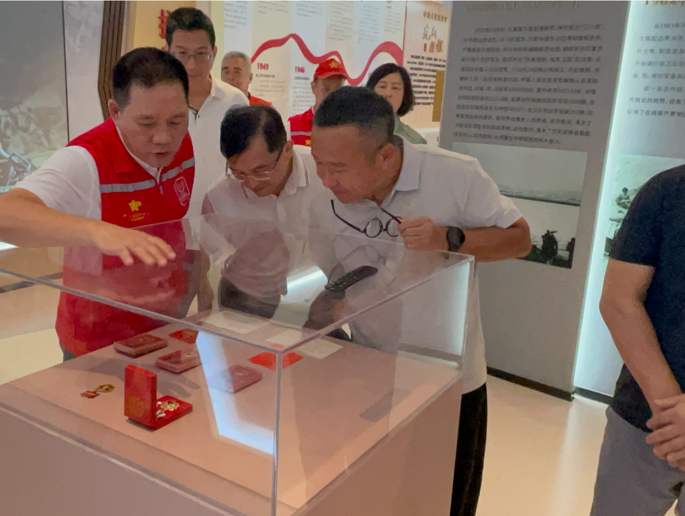 南山区退役军人事务局举办“红色记忆展馆教育实践基地”揭牌仪式