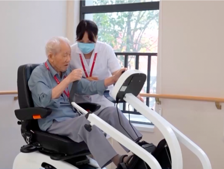 民政部：正试点向中度以上失能老年人发放养老服务消费补贴