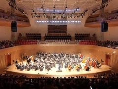 “以经典致敬人民”——庆祝新疆维吾尔自治区成立70周年音乐会精彩上演