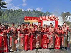 集体婚礼谱佳话 文旅嘉年华促中越交流