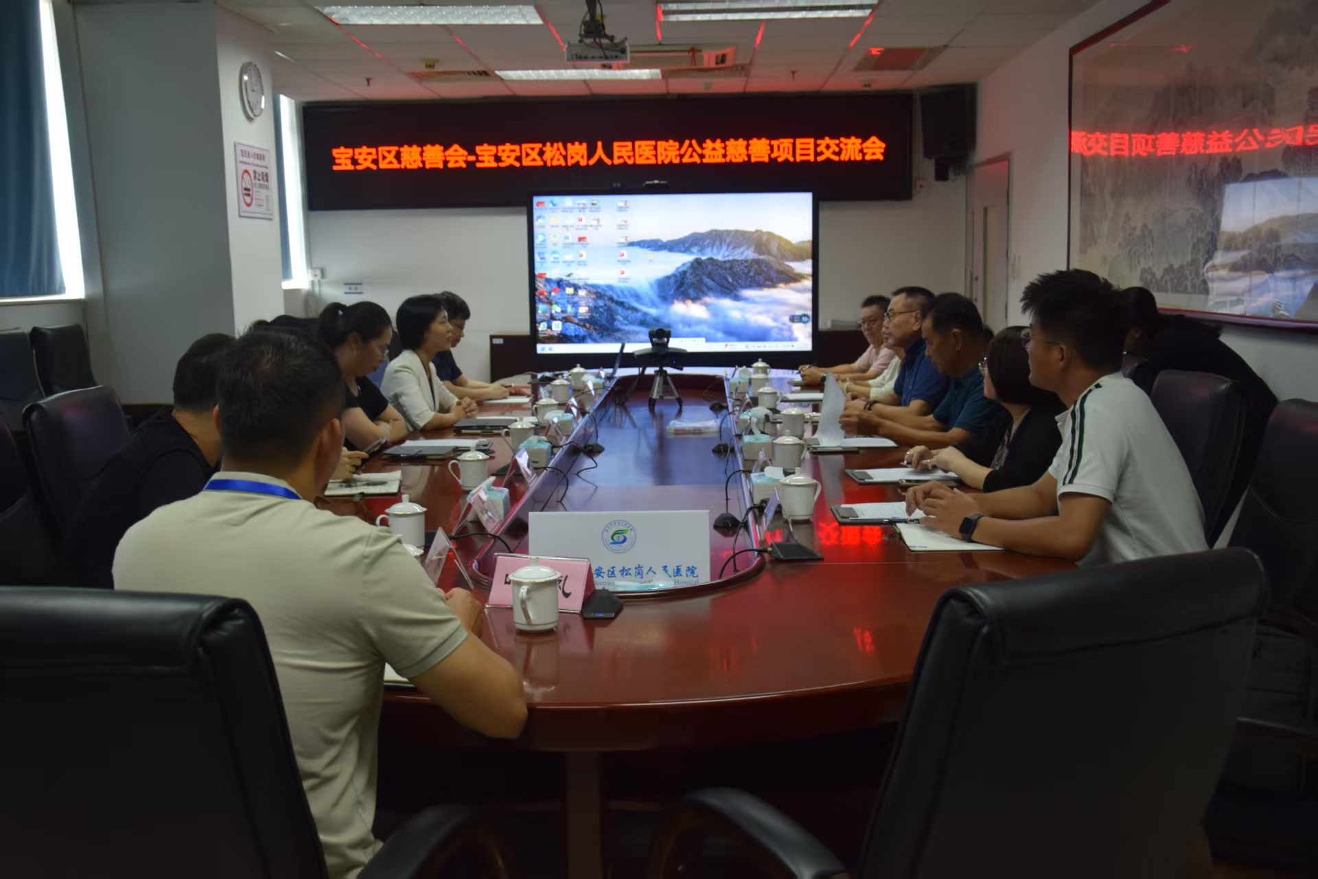 护航青少年眼健康！宝安区慈善会走访松岗人民医院