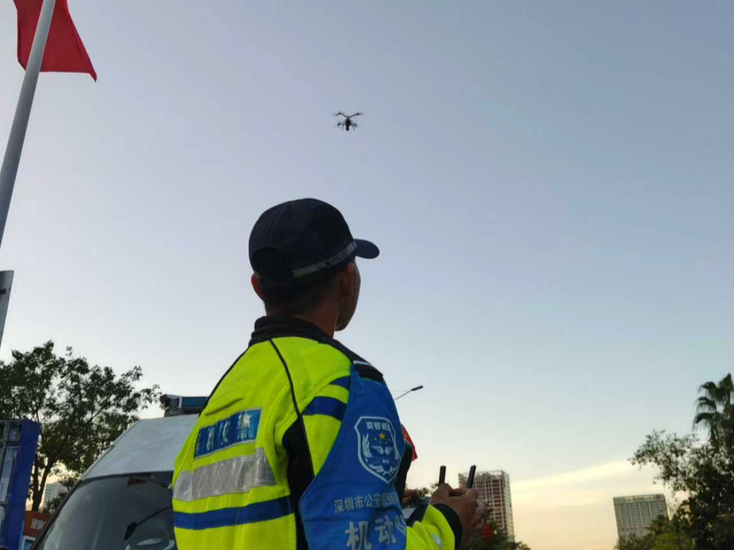 国庆出行有“科技保镖”！龙岗交通管理启用无人机空地联动模式