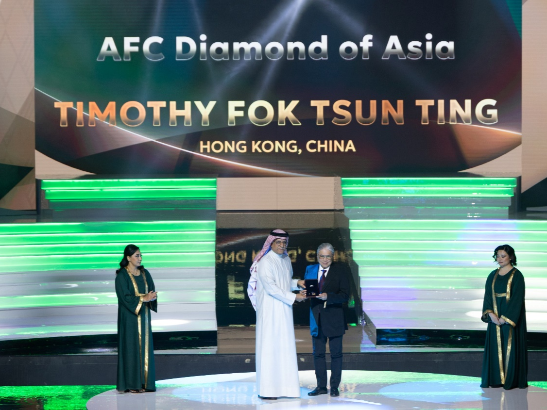 霍震霆获颁亚足联最高荣誉