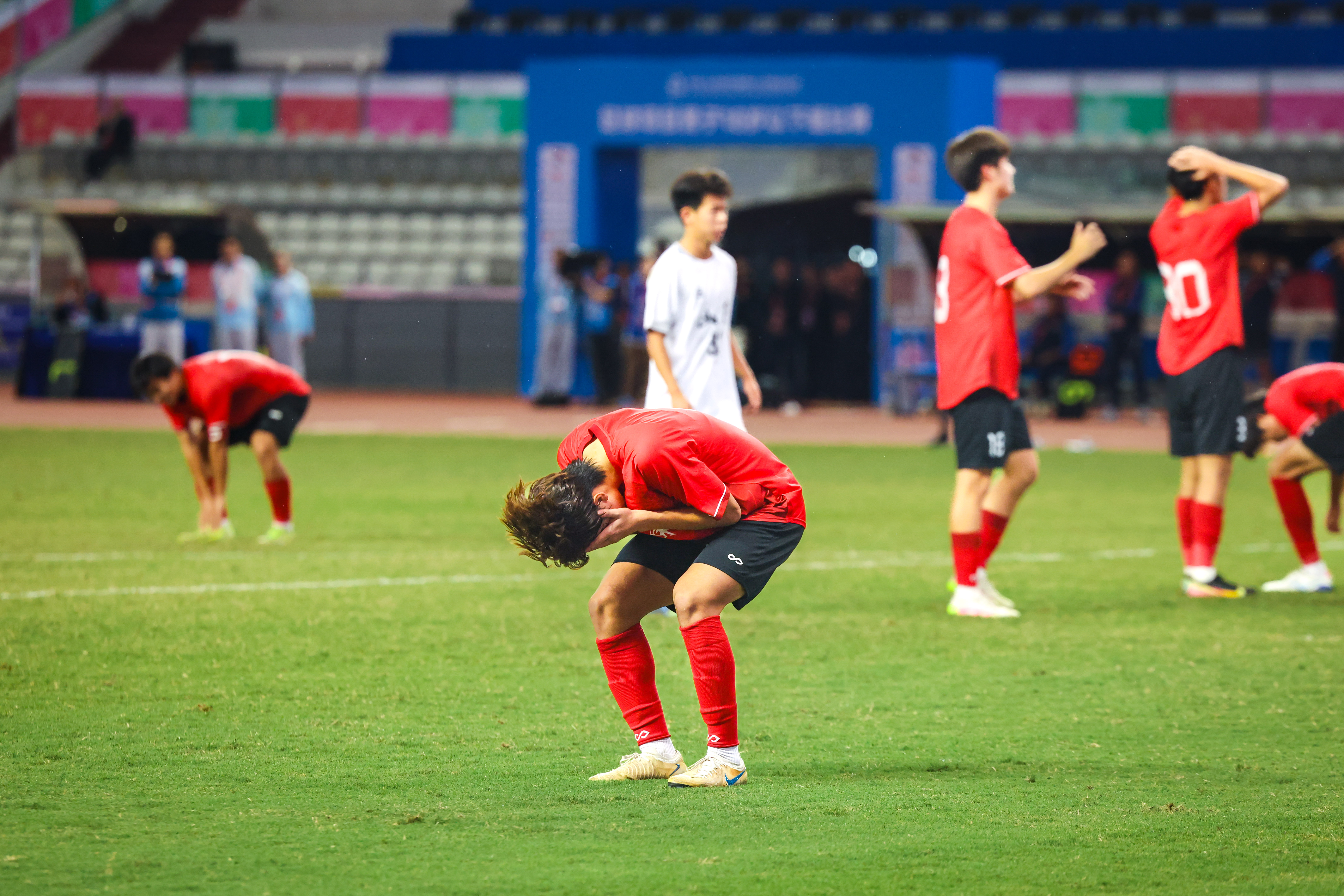 角球防守漏人遗憾失利，广东U18男足将争夺十五运铜牌