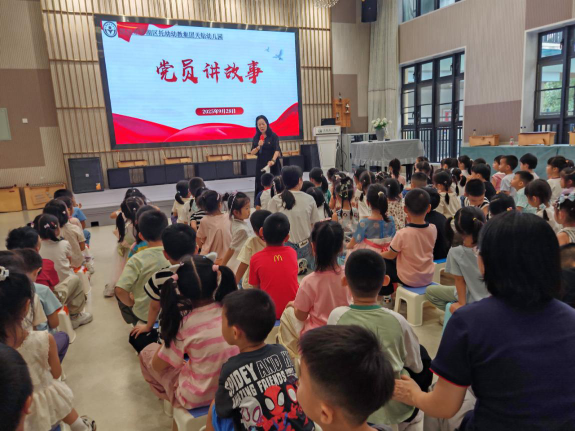 鹿丹村社区与天钻幼儿园开展党员讲故事校社共育活动