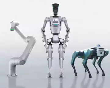 越疆推出全球首个“机械臂+人形+轮式+多足”多形态具身智能机器人平台 