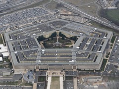 美军打击“贩毒船”现“单日最多伤亡”　多方质疑反对