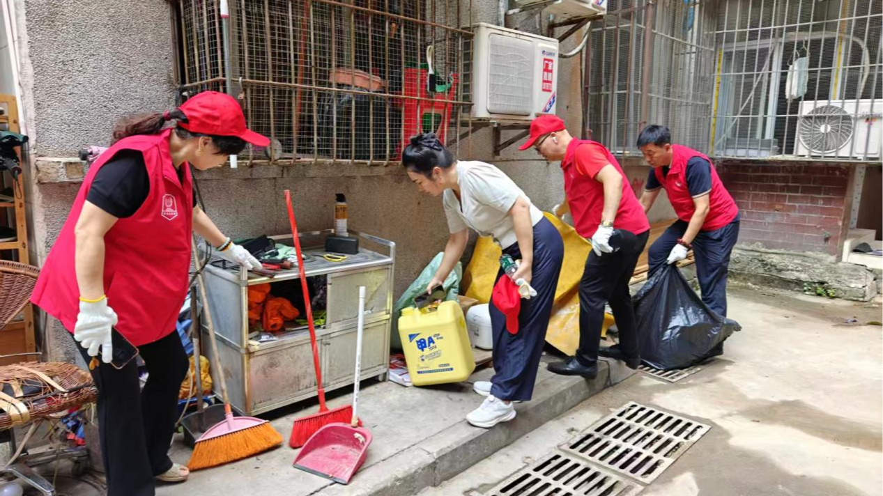 “两热”防控齐参与!新安灵芝园社区有群热心人