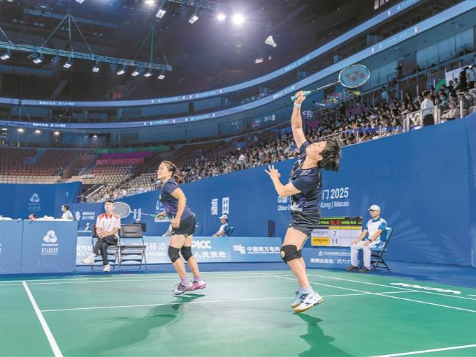 群众羽毛球赛广东47人全力冲金