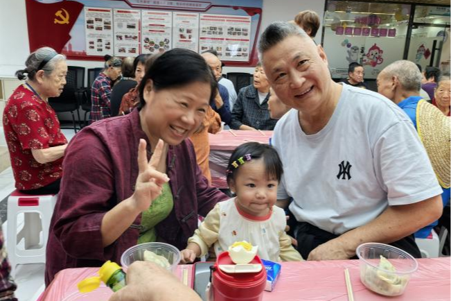 重阳盛宴暖意融,党群浓情笑意盈 莲花二村社区重阳主题活动服务近500位长者