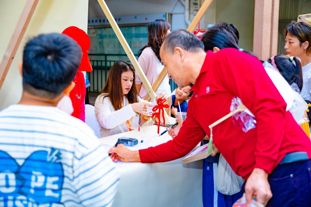 西丽街道丽雅社区举行“幸福邻里，活力小区”趣味游园活动