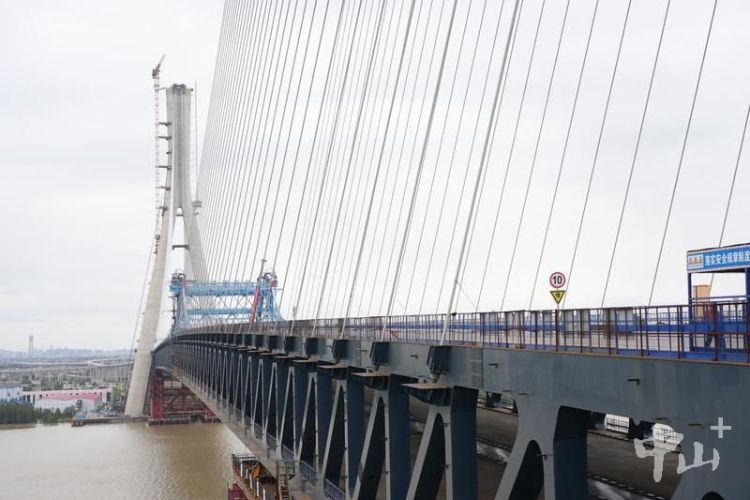 百索架虹！香山大桥斜拉索安装完成