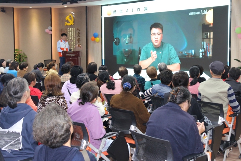 敬老月暖银龄!深圳“智慧助老”市区联动扎实推进 科技赋能老年生活