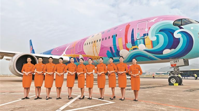 “喜洋洋”“乐融融”飞上蓝天!“活力湾区号”十五运会主题彩绘飞机亮相宝安