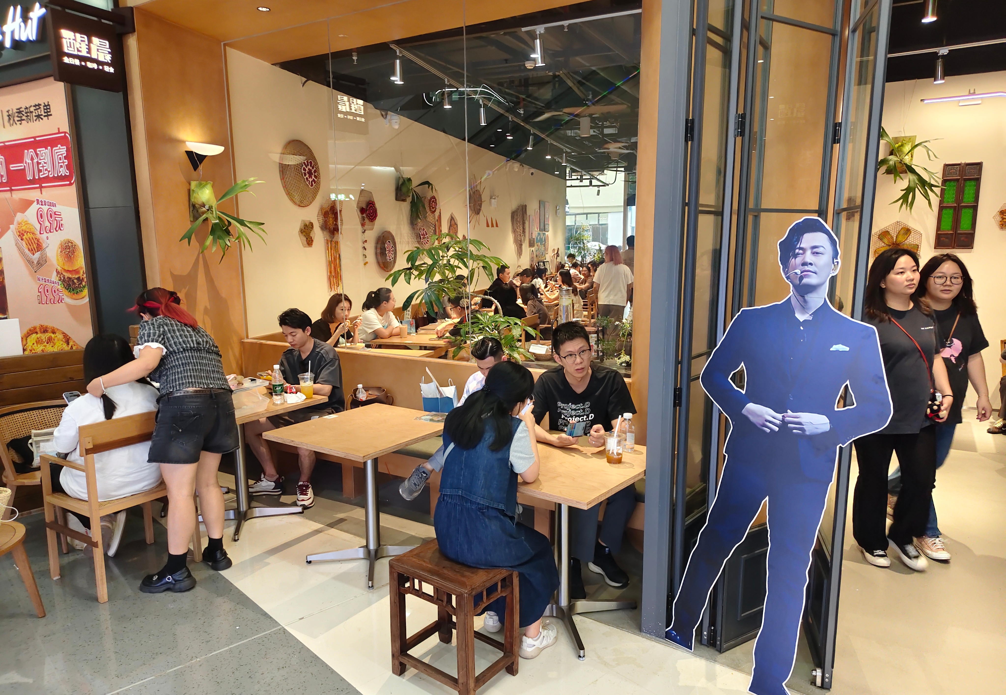 从看演出到游佛山，演艺经济如何重塑假日消费逻辑？| 双节文旅观察