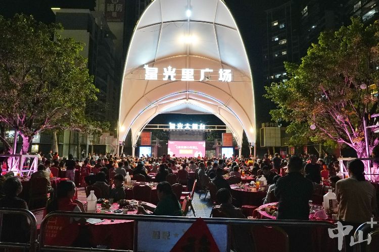 坚持10年，这场社区重阳敬老节活动为何暖人心？