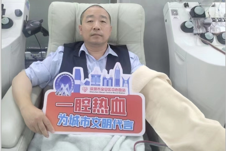 先锋之光② | 热血在方向盘上流淌 —记公交驾驶员万永钢的坚持与奉献