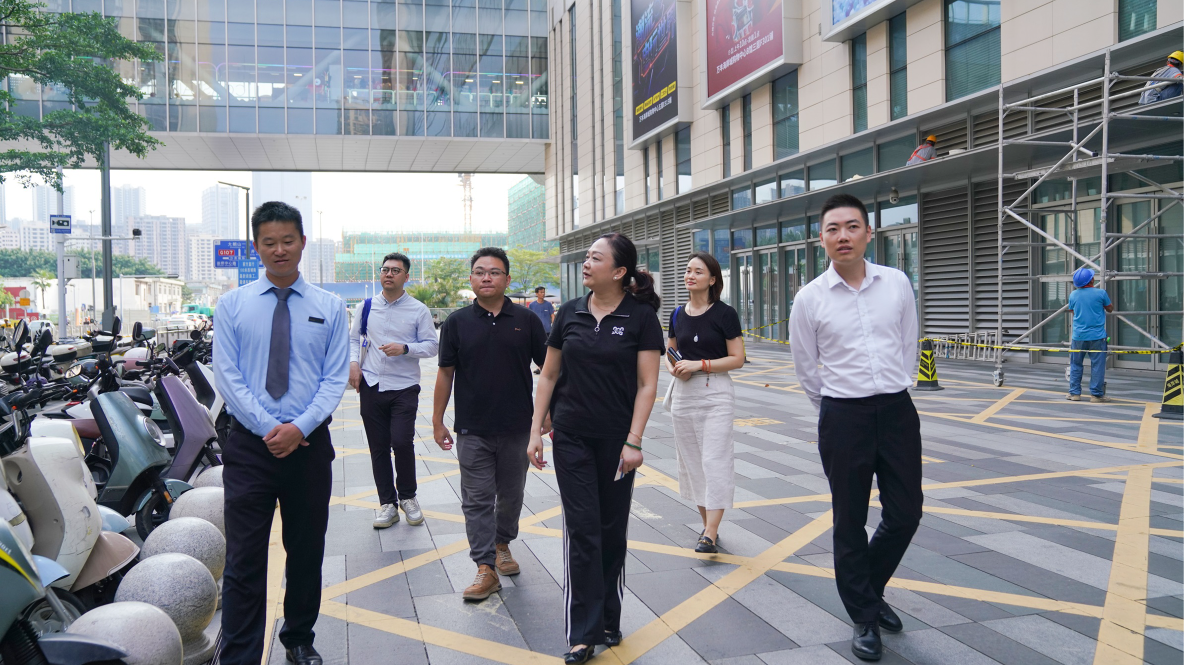 文明观察团走进前海冰雪世界、万丰海岸城商圈，助力城区品质再提升