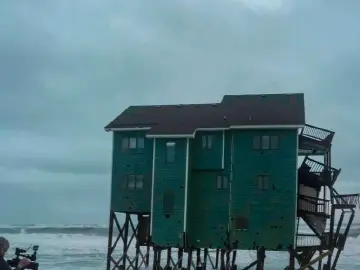 风暴席卷美国东海岸地区 多地或面临洪水威胁 