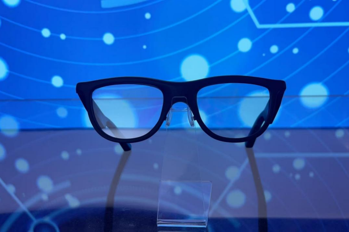 光峰科技携2款LCoS AR光机亮相2025湾芯展