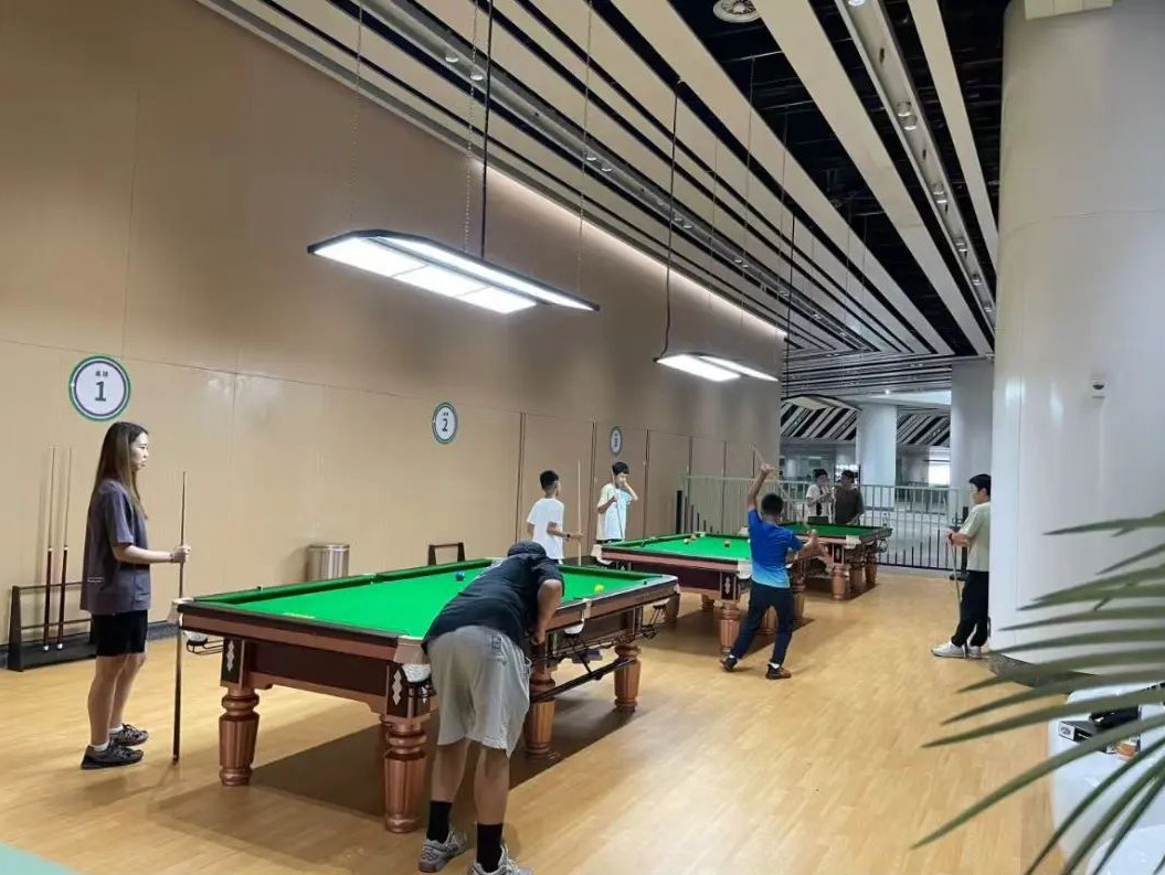 十五运热潮涌！深圳地铁站变身 “运动舱”，桌球、跑酷顺路玩，央视都点赞→