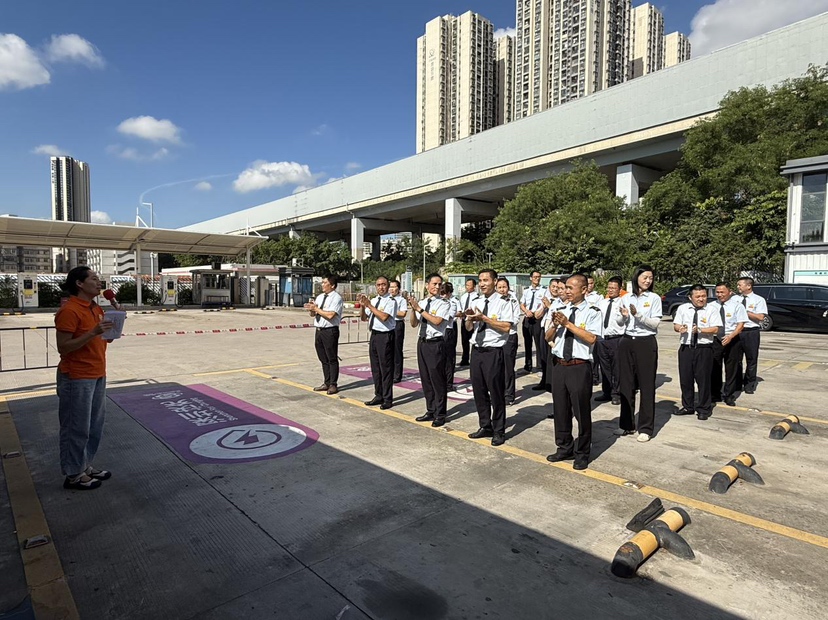深圳巴士“微笑服务”全新升级：公交驾驶员庄严承诺，擦亮城市文明流动窗口