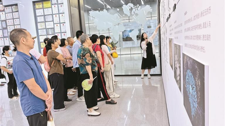 凤凰街道职康中心开展脑科技体验活动