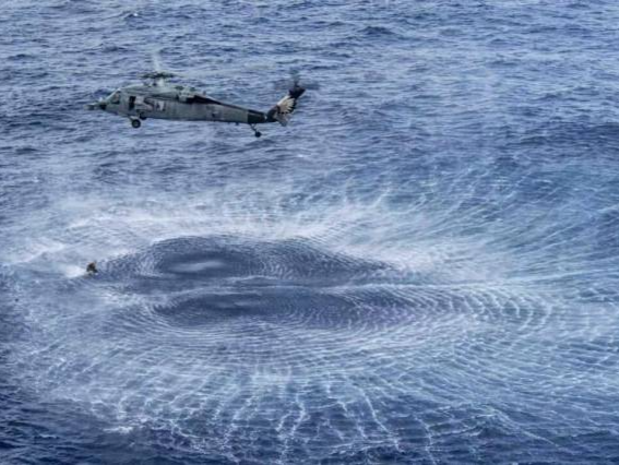 “美军航母摔飞机因电磁攻击”？中国军号发文 