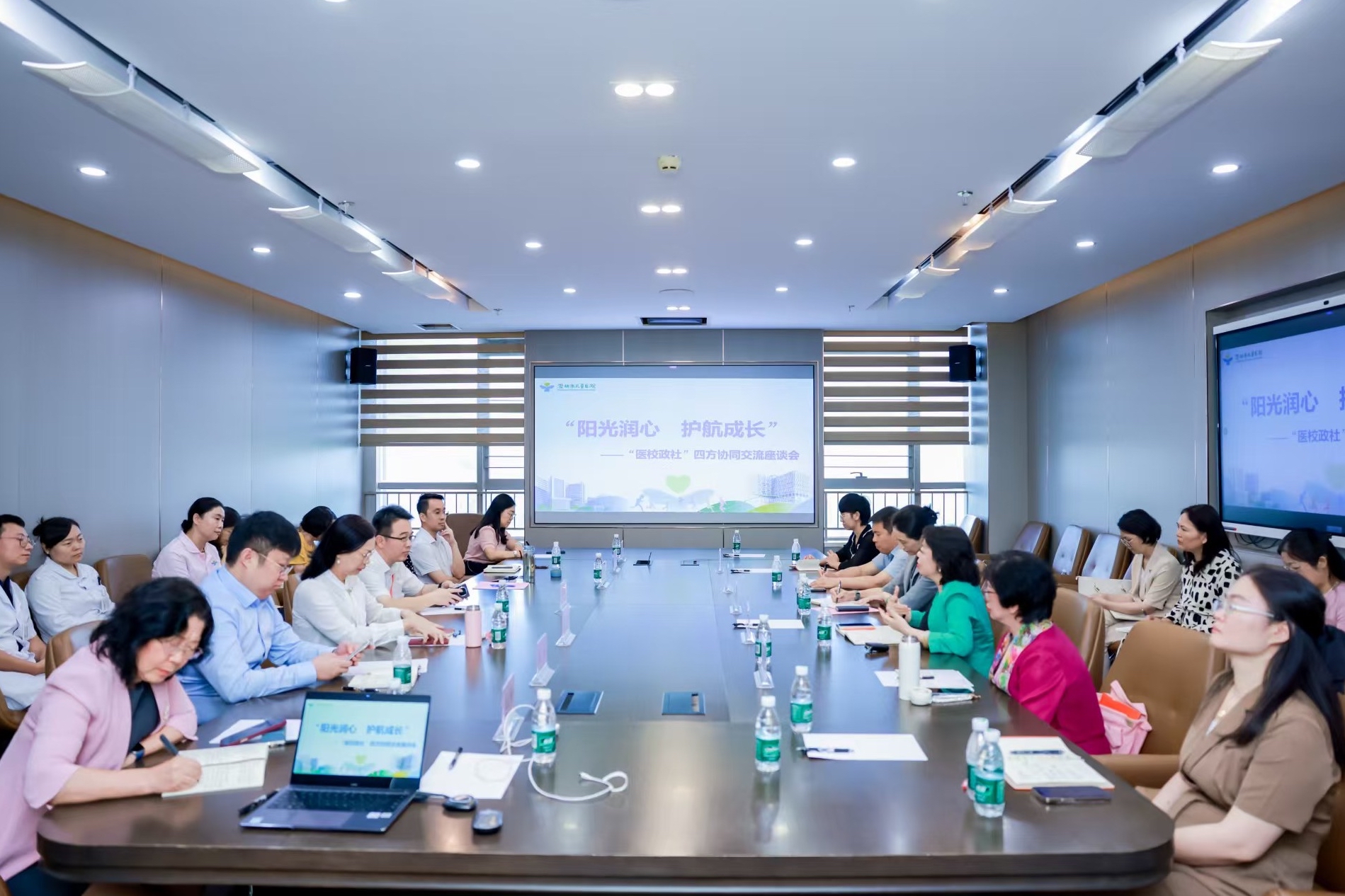 民治街道组织“医校政社”四方协同座谈会,护航青少年心理健康