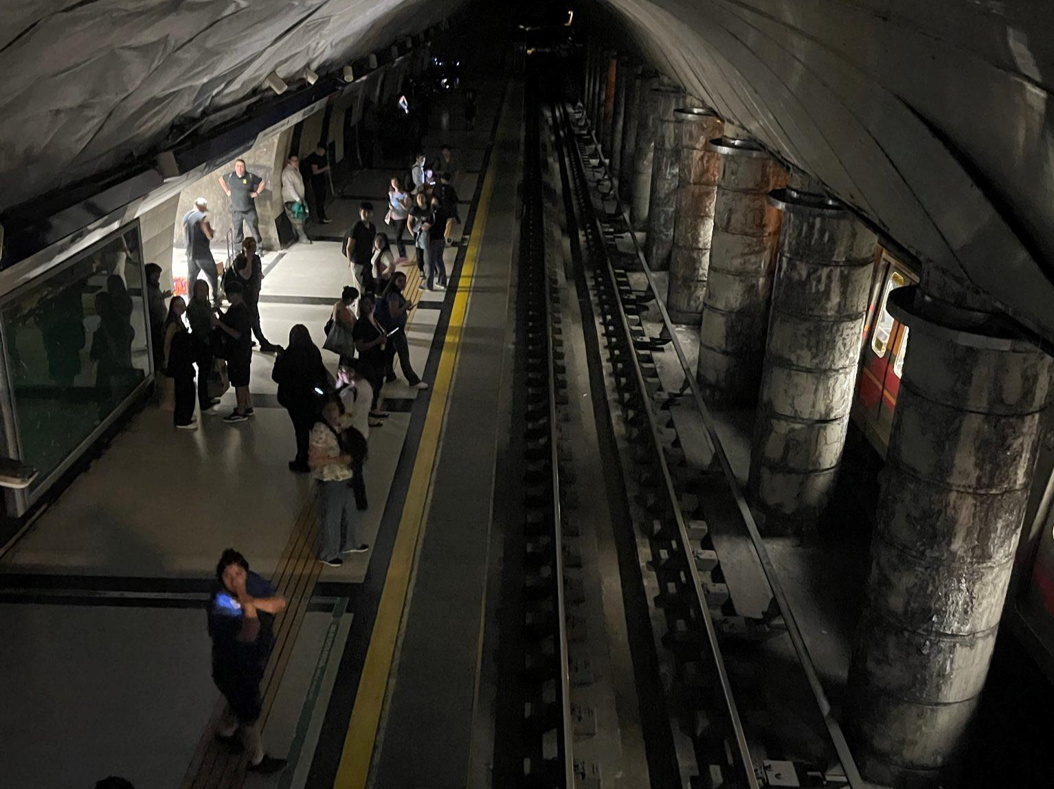 智利首都圣地亚哥大规模停电 影响数十万居民 