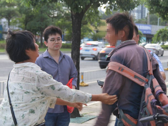 虎门志愿者助湖北母亲与失散10多年儿子团聚