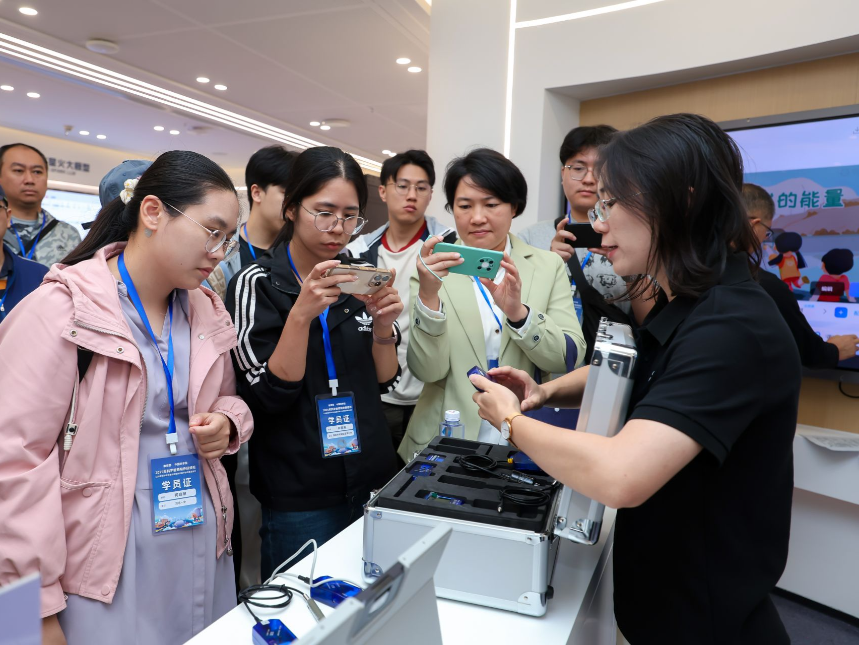 粤港澳科学教师首次“同班”，共探STEM教育新路