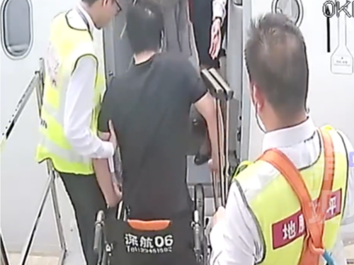 记者调查郑智化登机全过程，深圳机场立行立改不过夜 