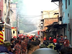 孟加拉国制衣厂和化学品仓库火灾 至少16人死亡