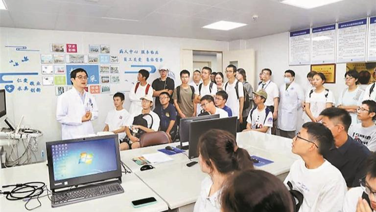 光明区人民医院与深圳理工大学携手合作 学子走进医院临床科室观摩见习