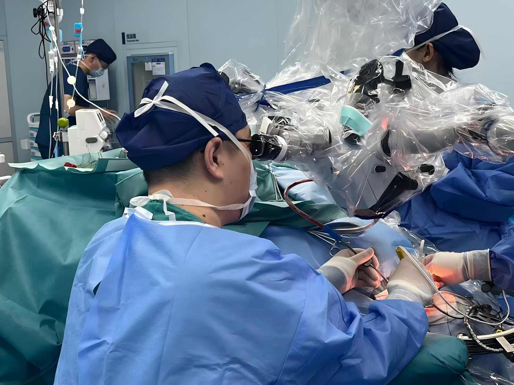 耳鸣五年竟查出脑瘤！深圳医生守笑容护听力