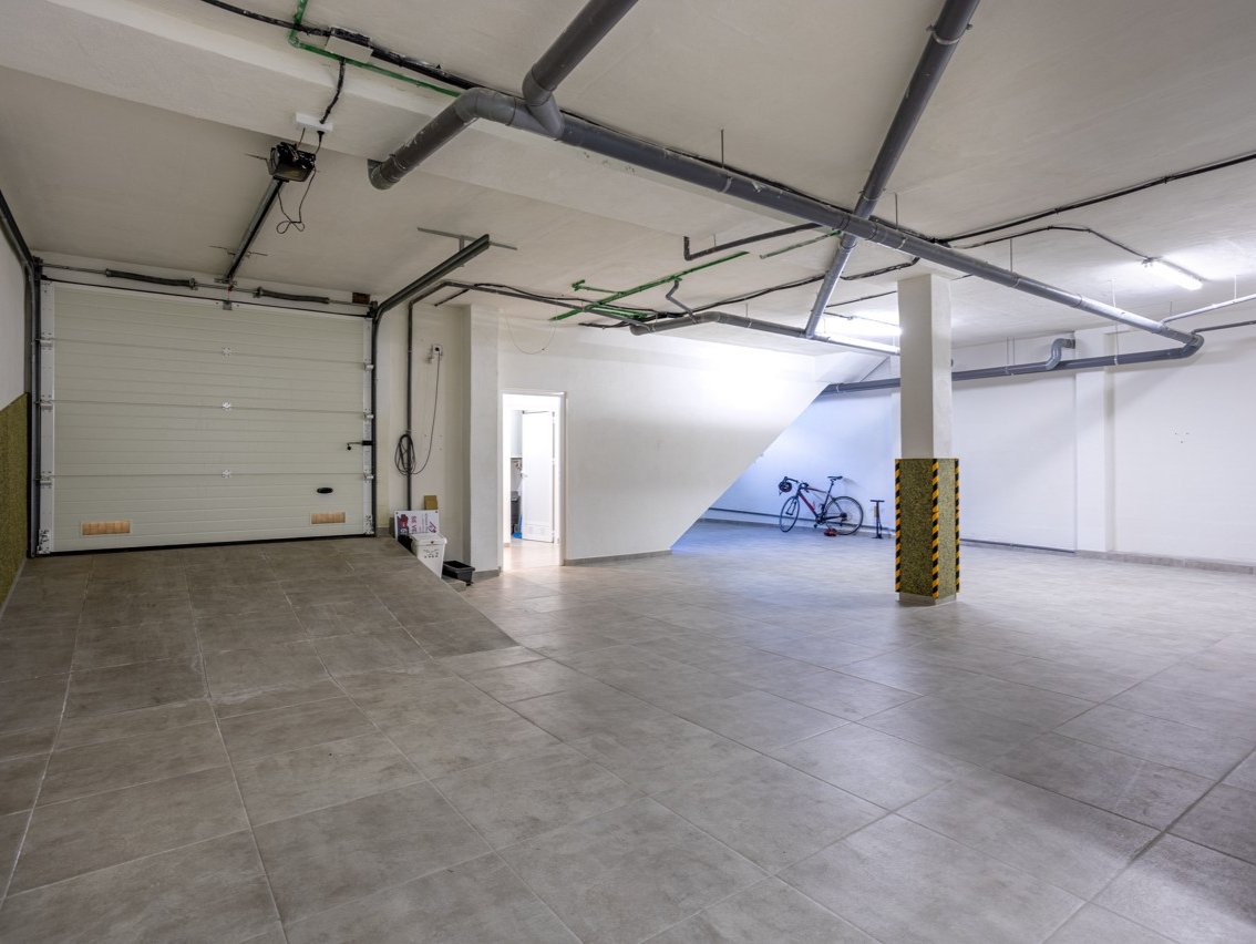 业主转让房屋后，还能继续持有租赁的固定车位吗？| 律师大V说