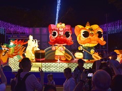 特写：华灯闪耀 团圆味浓——香港举行彩灯会喜迎中秋佳节
