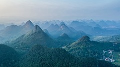 山水朦胧景如画