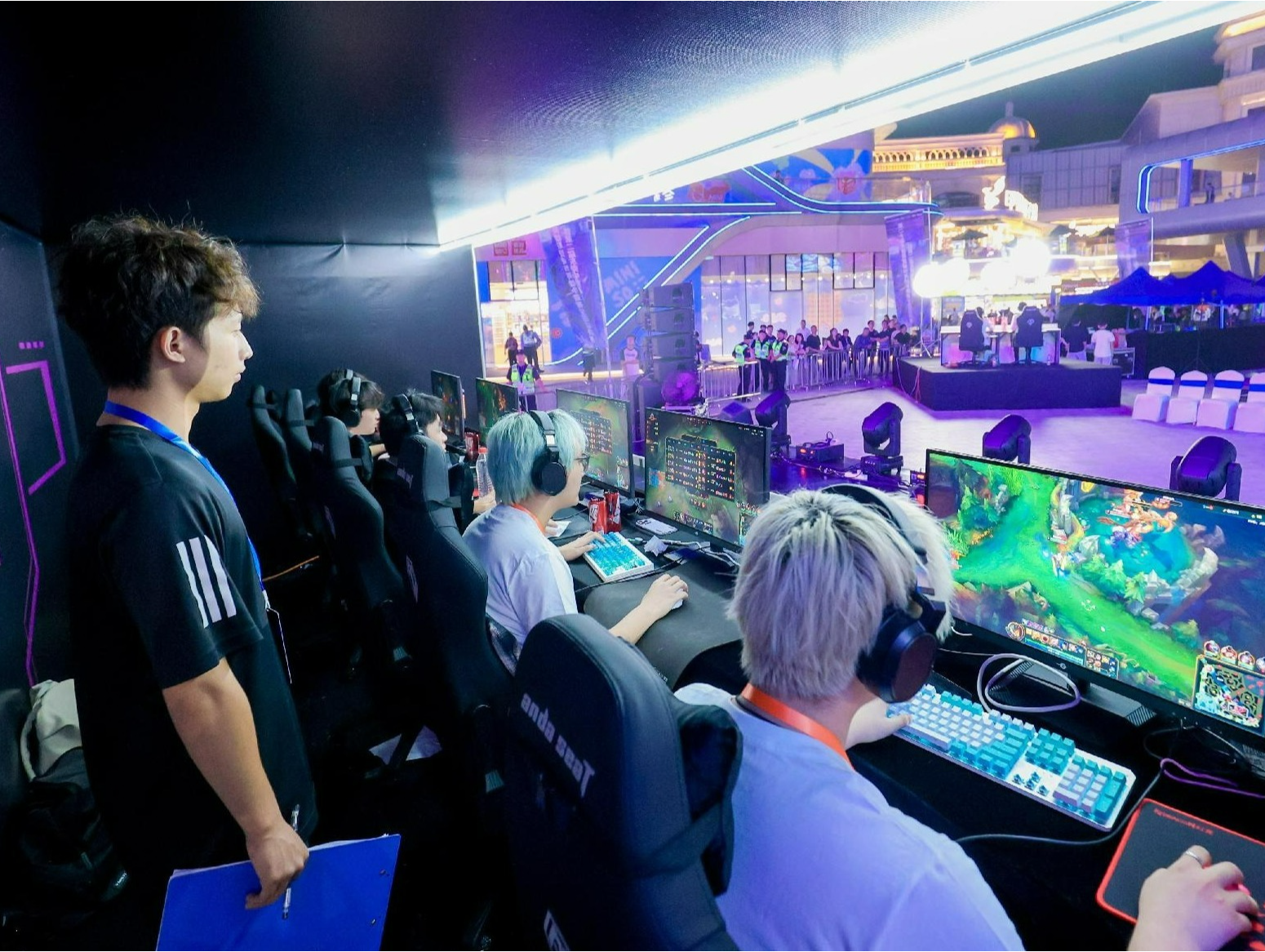 英雄联盟城市英雄争霸赛全国总决赛万江启幕，首日两强诞生