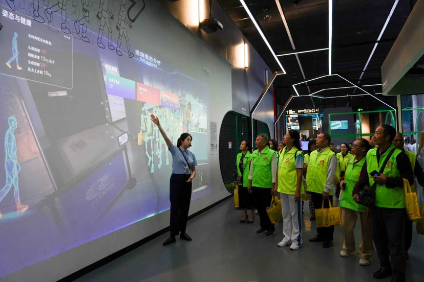 “科技赋能银龄 情暖重阳佳节” 光明区举办“银龄科技秀・智享夕阳红”主题活动启动