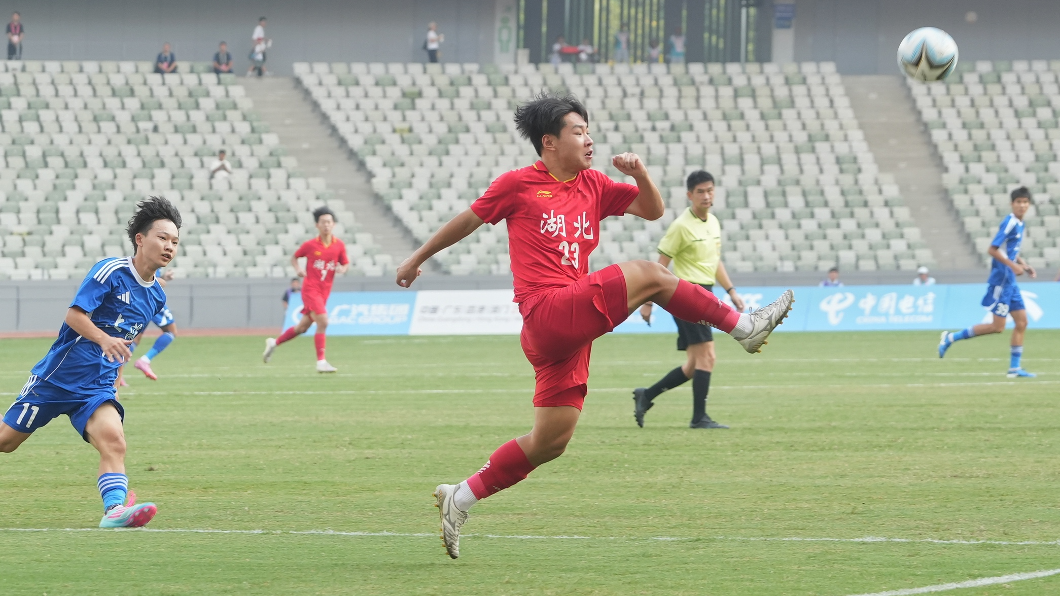 全运·宝安烽火 | U18男足八强出炉，“死亡之组”末轮湖北队上演十人奇迹