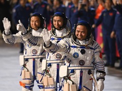 神舟二十一号航天员张陆、武飞、张洪章领命出征 