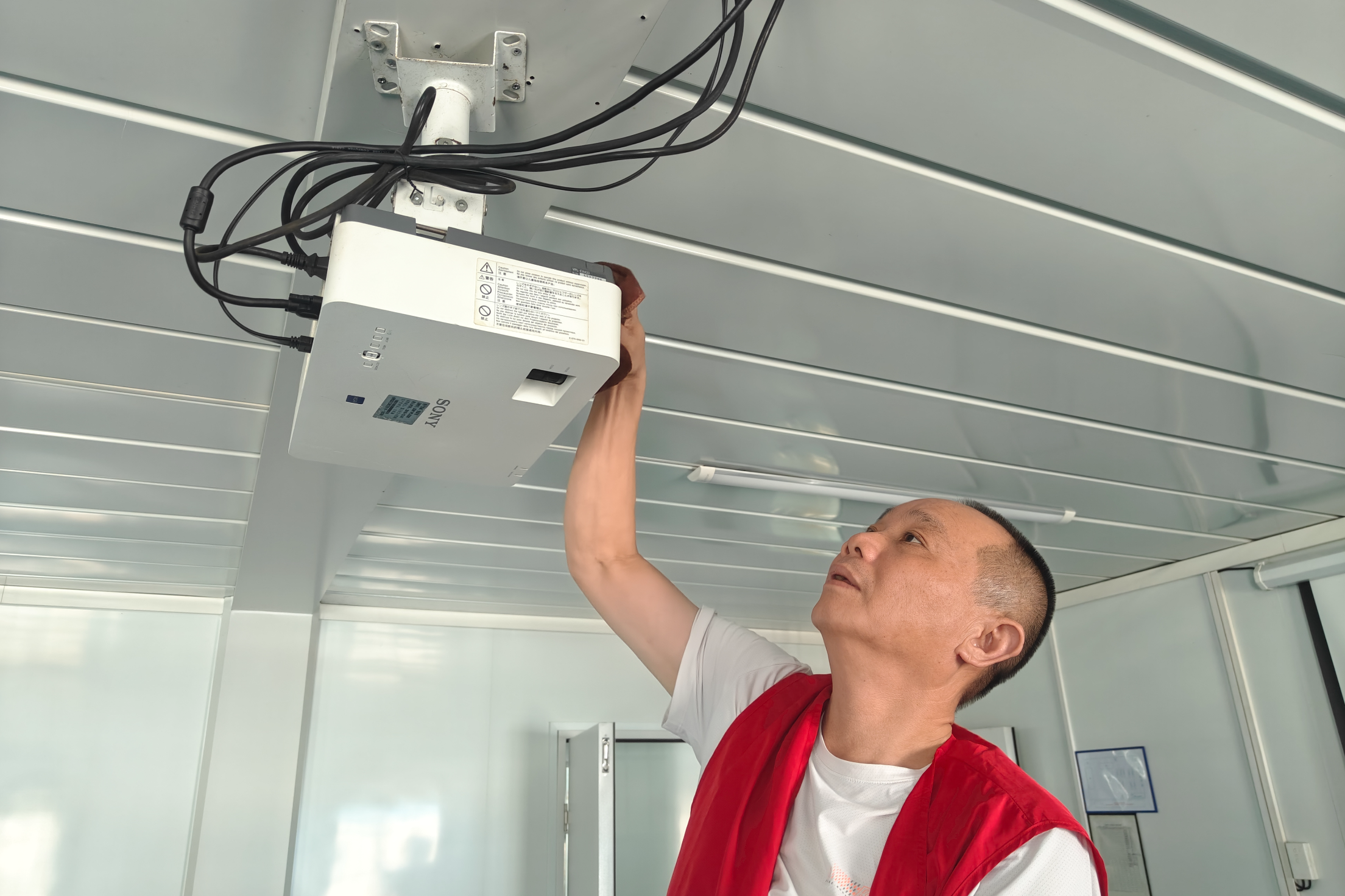 深巴松湖车队驾驶员朱国军十六年如一日传递着正能量