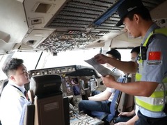 深圳宝安机场开展入境货运航班快速通关实景演练