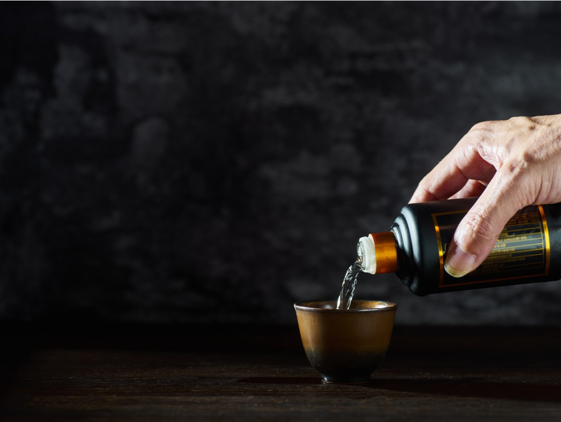 珍藏多年的生肖茅台竟鉴定为假，消费者可以主张退一赔十吗？