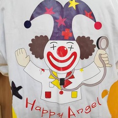 “让老人挂上孩子般的笑容”——这群“小丑医生”为老人带来别样欢乐